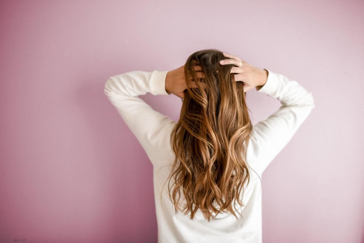 Girl with long hair (image via Pexels)