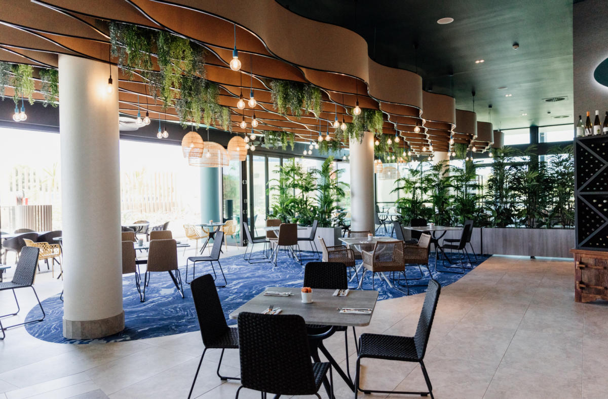 Runway Restaurant & Bar interior, Rydges Gold Coast Airport Hotel