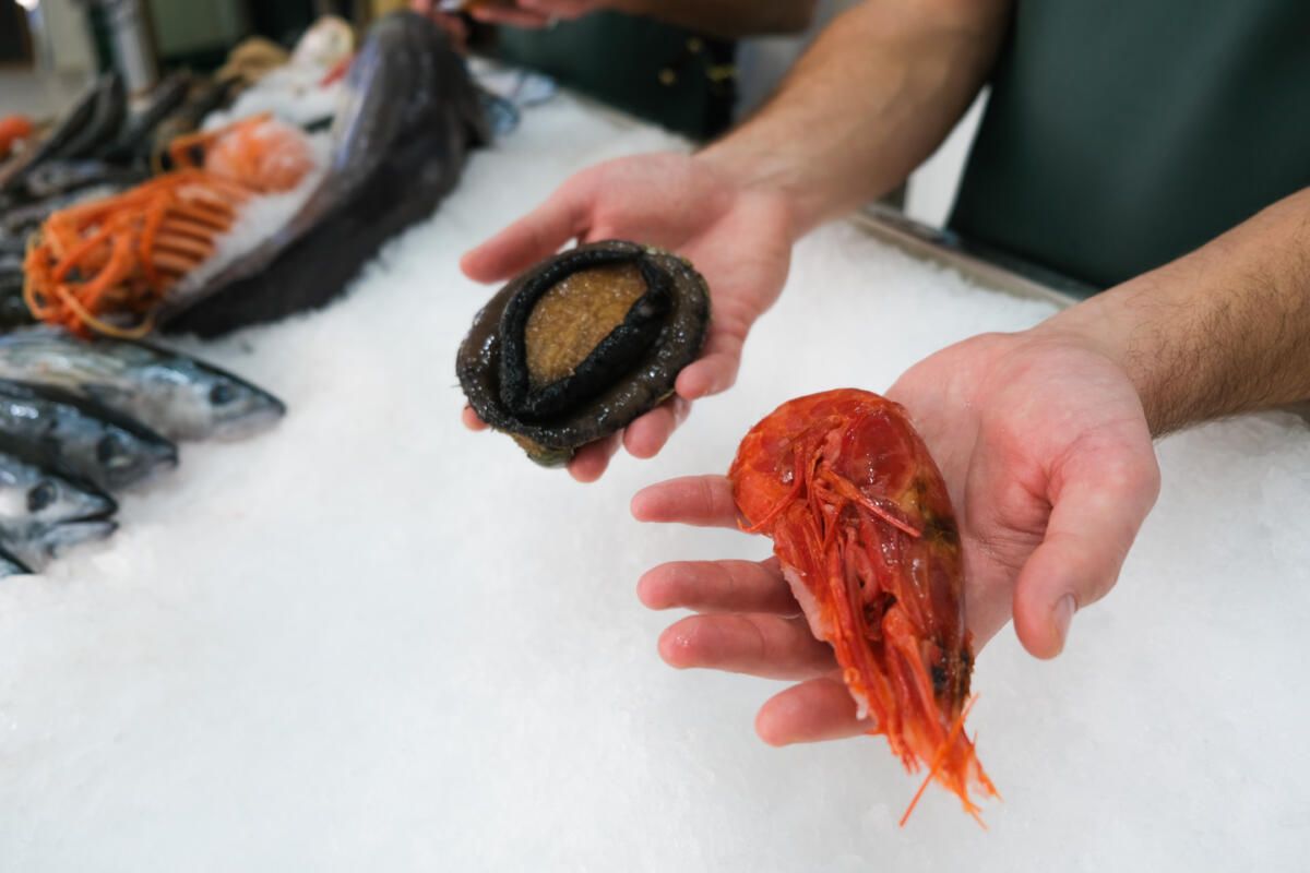 Abalone & Scarlet Prawn, Miami Fish Market (Image: © 2021 Inside Gold Coast)
