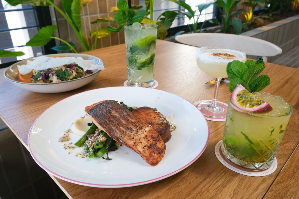 Crispy Skin Salmon (front) and Ancient Grains Salad (back) with assortment of Cocktails, Mermaid Beach Tavern (Image: © 2021 Inside Gold Coast)