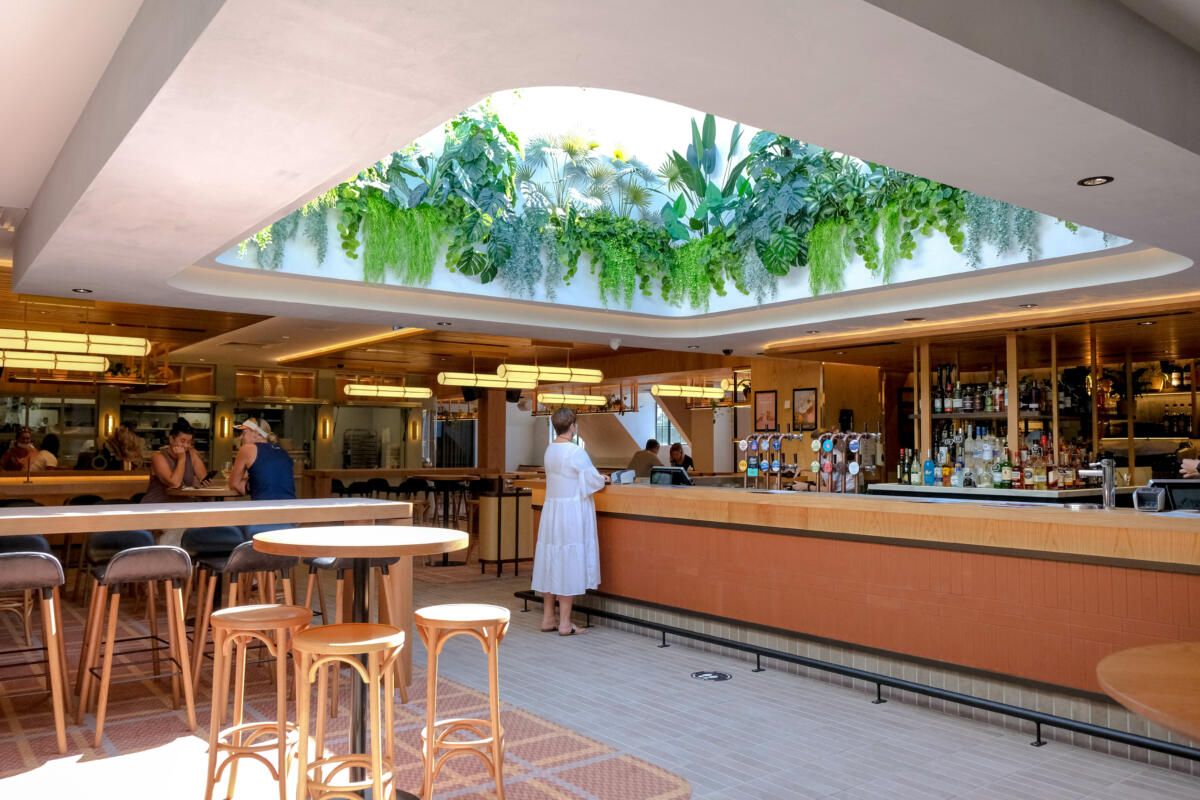 Mermaid Beach Tavern bar (Image: © 2021 Inside Gold Coast)