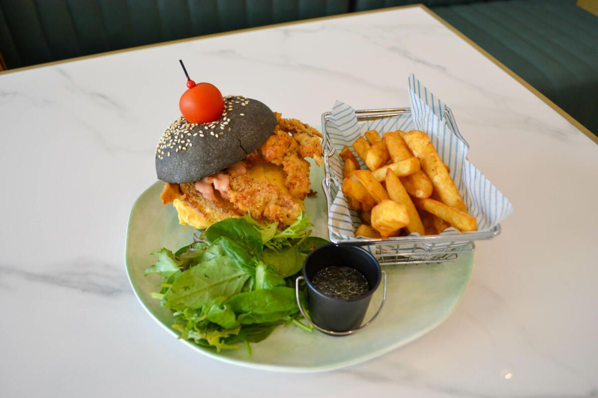 Signature Charcoal Burger, Moli Patisserie & Cafe (Image: © 2022 Inside Gold Coast)