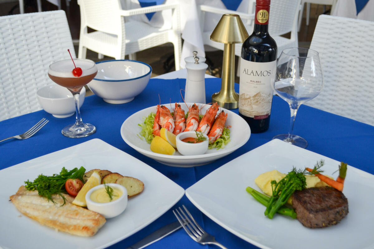 Barramundi, Prawn Cocktail and Eye Fillet with Seasonal Vegetables, Unicorn Seafood Restaurant (Image: © 2022 Inside Gold Coast)