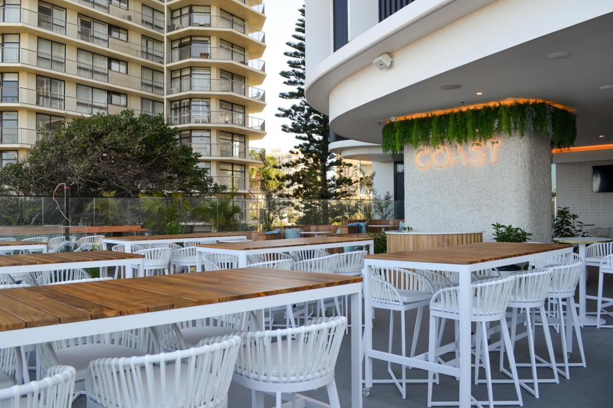 Outdoor Bar Seating, COAST Beach Bar & Kitchen (Image: © 2022 Inside Gold Coast)