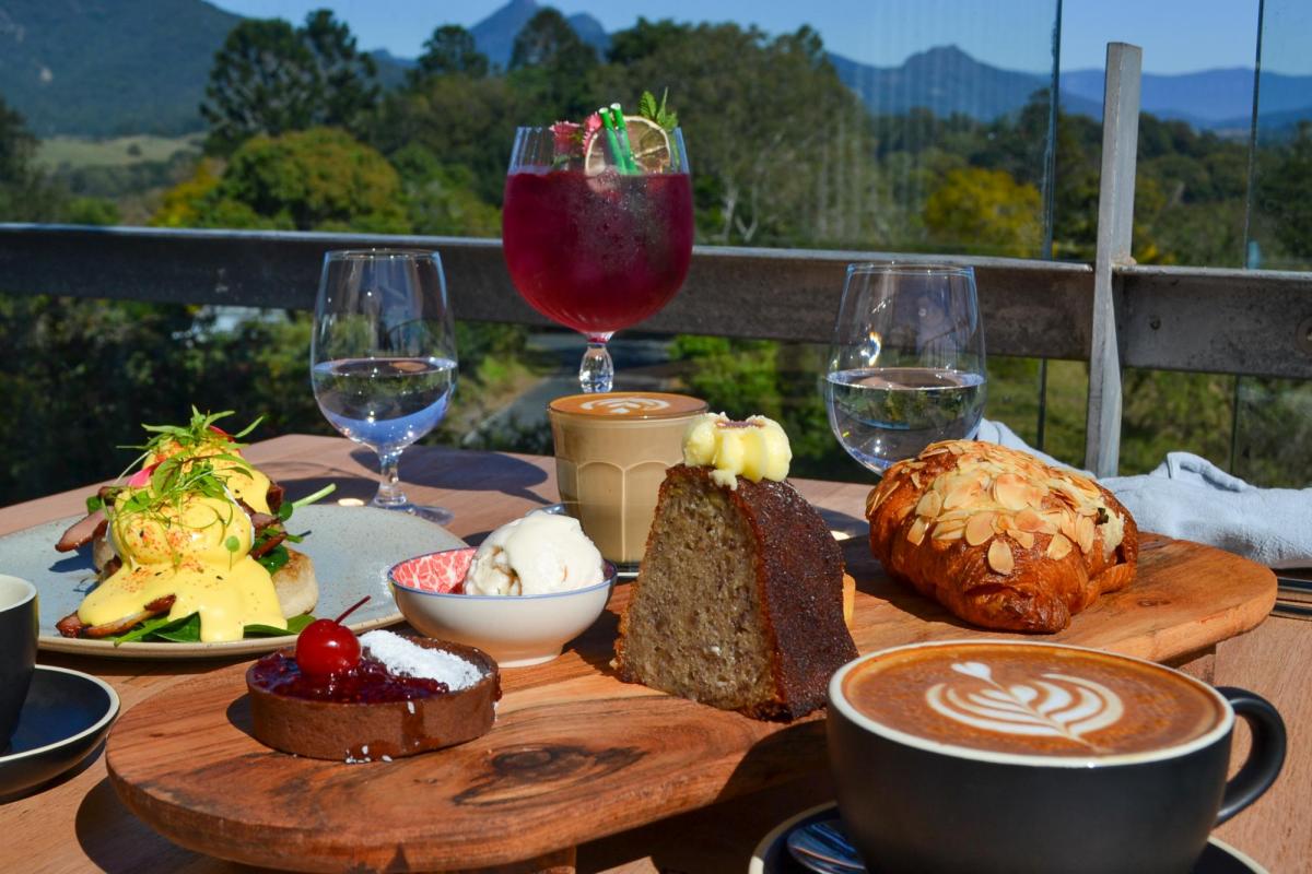 Bacon Benny and select desserts at Apex Dining (Image: © 2022 Inside Gold Coast)