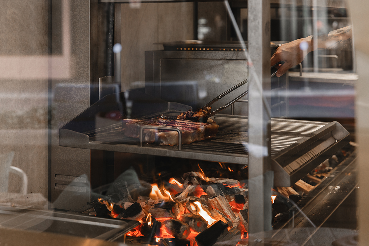 Charcoal grill at kōst Bar & Grill, Broadbeach (Image: © 2023 Inside Gold Coast)