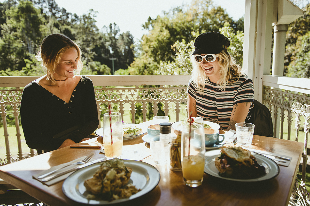 Friends enjoying food and drink at Mavis's Kitchen (image supplied by Destination NSW)