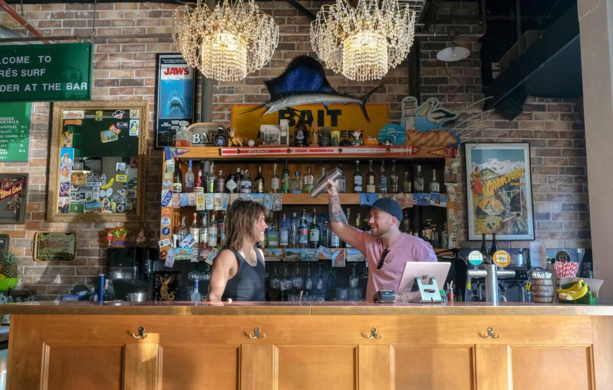 Après Surf bar (Image: © 2021 Inside Gold Coast)