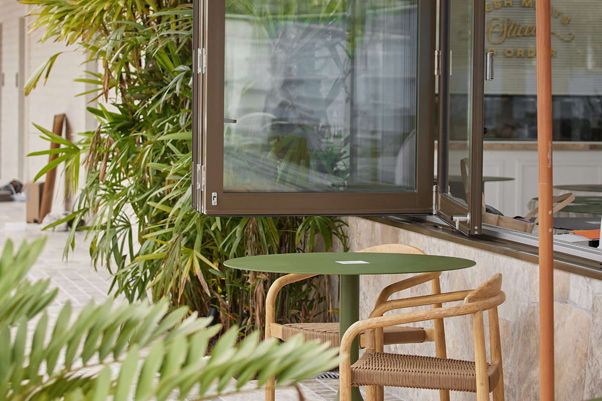 The Oxley, Nobby Beach (images by ABLO)