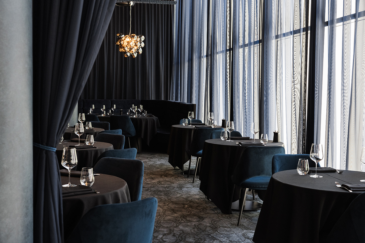 Upstairs at BLOWFISH Ocean Grill + Bar, Broadbeach (Image: © 2023 Inside Gold Coast)